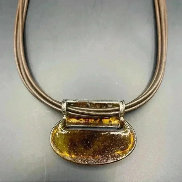 VGT Choker Necklace with Silver-tone & Topaz-Colored Pendant - Picture 7 of 9